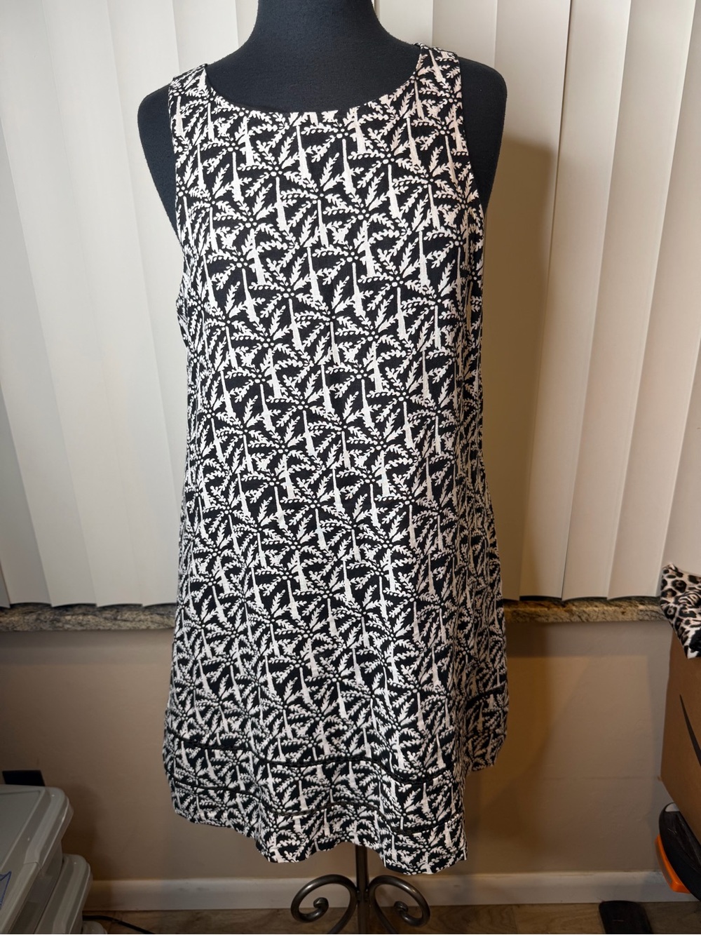 Vineyard Vines Palm Cisco linen swing dress black white floral palm pattern SZ12
